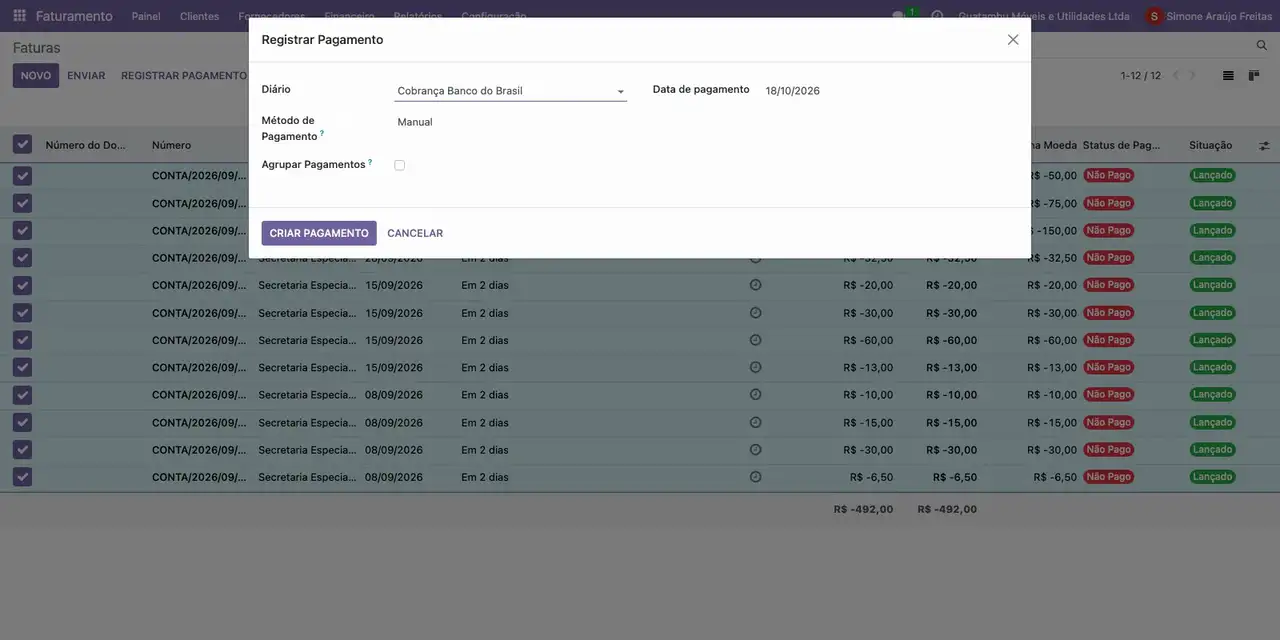 Marque todas as faturas e clique em Ação e Registrar Pagamento.